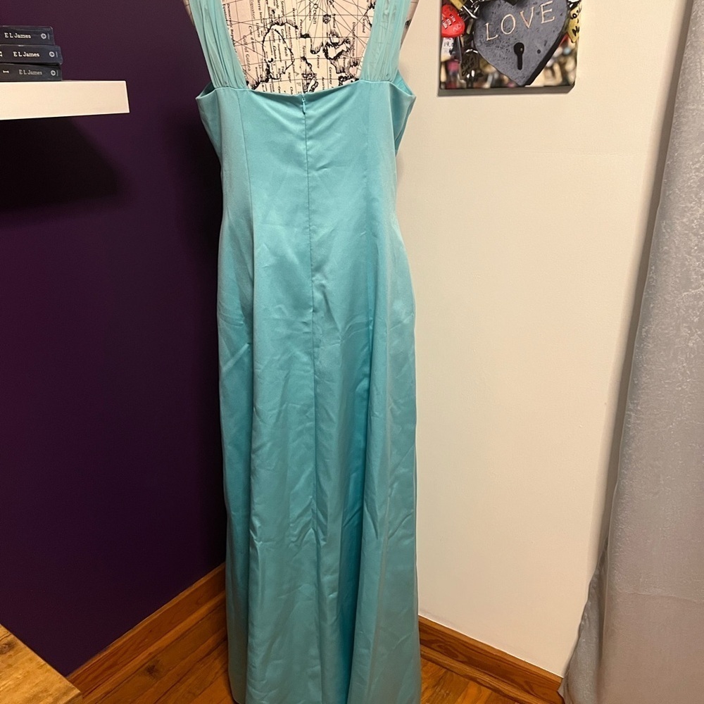 Discontinued David’s Bridal Style D19352 Bridesmaid Gown NWT - Picture 8 of 14